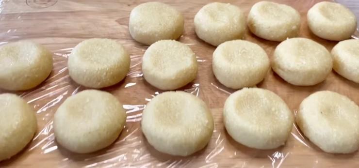 Цукерки більше не купую, готую сам і всього із 3 продуктів: мигдальні трюфелі до чаю
