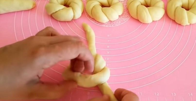 Домашні плетені пончики на сковороді