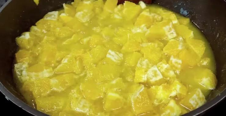 Легкий йогуртовий пиріг з апельсинами. Ну дуже ніжний та смачний