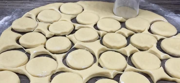 М'які булочки із простих продуктів. Справжній смак дитинства