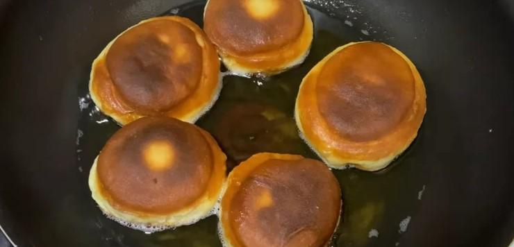 М'які булочки із простих продуктів. Справжній смак дитинства