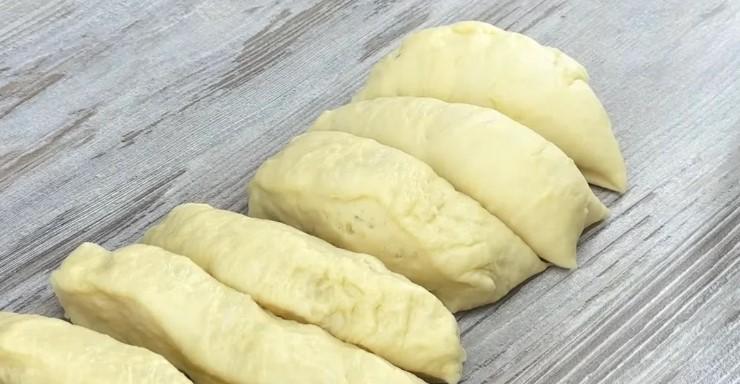 Ніхто не вірить, що готуються вони так просто: рум'яні булочки до чаю. Довго не черствіють