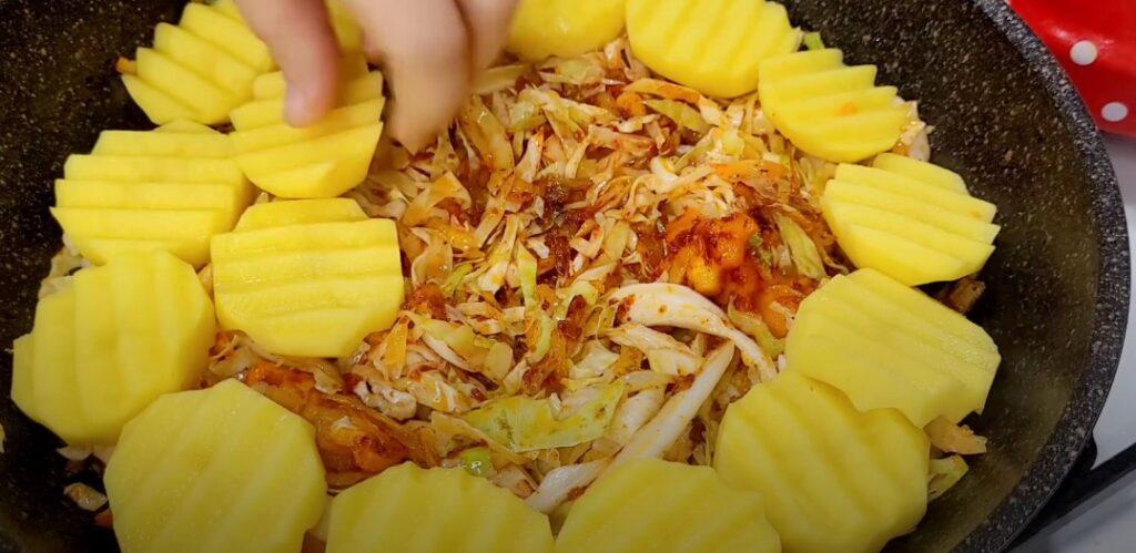 Все склала в сковороду та забула. Обід або вечеря без метушні з простих продуктів