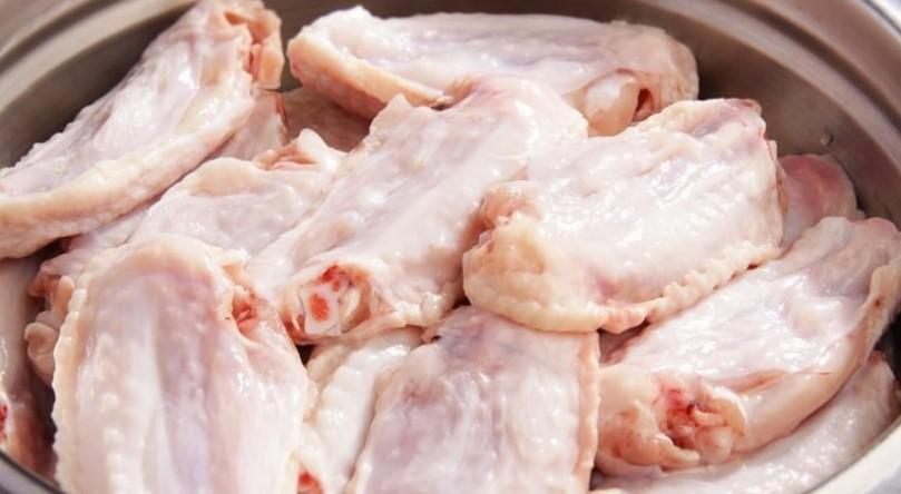 Страва на всі випадки життя: як смачно приготувати медові крильця