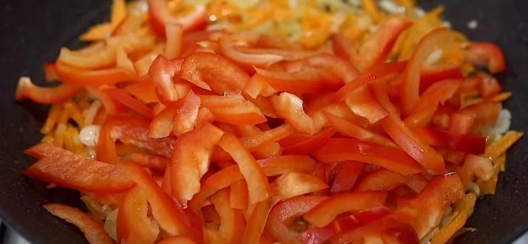 Коли вдома є капуста – завжди готую цю страву: легка вечеря із звичайних продуктів