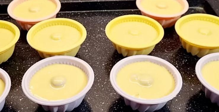 М'які кекси з кремом із звичайних продуктів