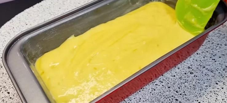 Повітряний кекс із простих інгредієнтів