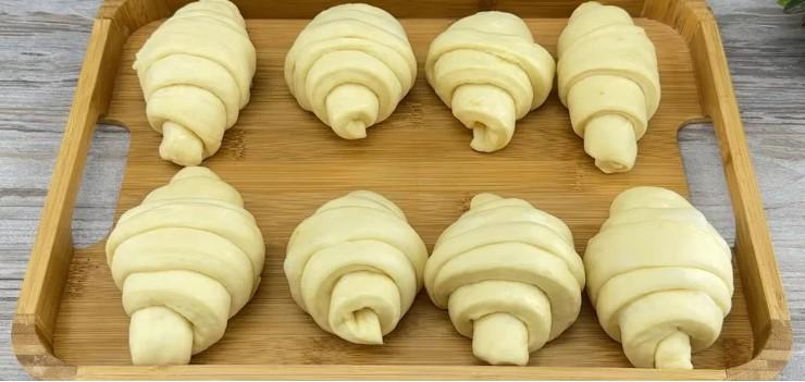 Це не рецепт, а справжня знахідка: м'які круасани із простих продуктів