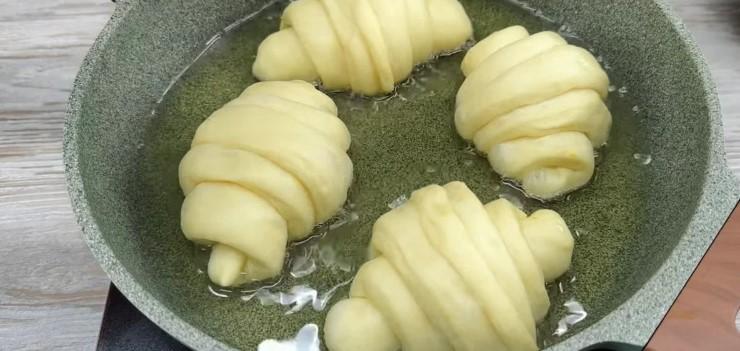 Це не рецепт, а справжня знахідка: м'які круасани із простих продуктів