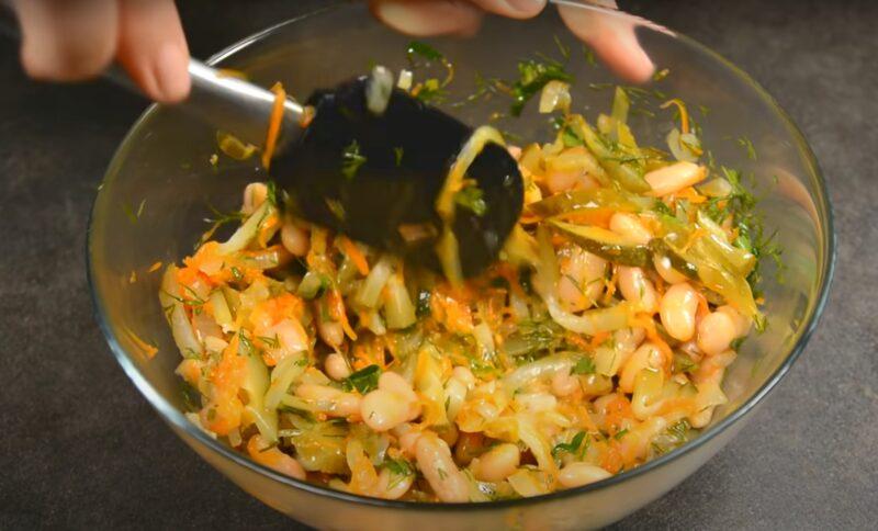 Беру банку квасолі та солоні огірки. Смачний салат із простих продуктів