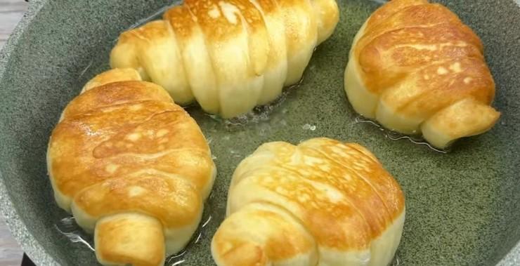 Це не рецепт, а справжня знахідка: м'які круасани із простих продуктів