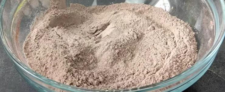 Шоколадний торт із звичайних продуктів. Рідні обожнюють його