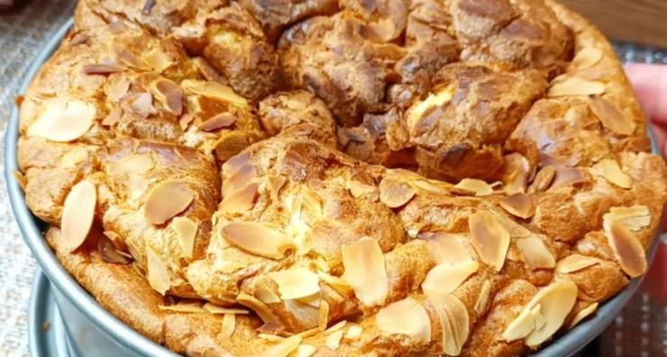 Повітряний пиріг із простих продуктів. Рідні обожнюють