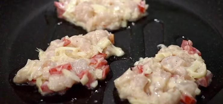 Фарш більше не купую: рубані курячі котлети із звичайних продуктів