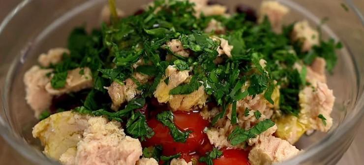 Нічого собі як смачно: легкий салат із тунцем