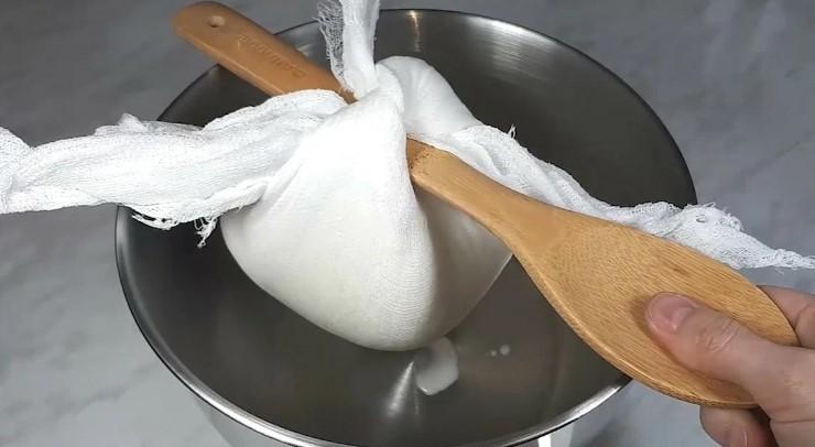Густий крем для торта з магазинної сметани: без загусника