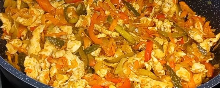 Соковиті рулетики з м'ясом та овочами. Смачніше будь-яких пиріжків