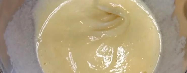 Поєднала прості продукти: торт "Три склянки" на кефірі