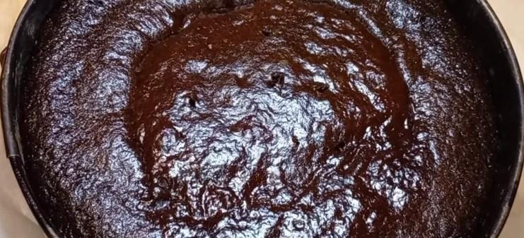 Поєднала прості продукти: торт "Три склянки" на кефірі