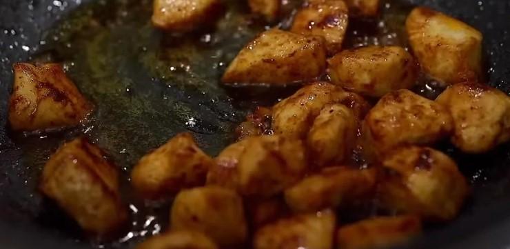 Рецепт простіше не придумаєш, але як смачно: картопля з м'ясом на вечерю