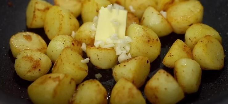 Рецепт простіше не придумаєш, але як смачно: картопля з м'ясом на вечерю