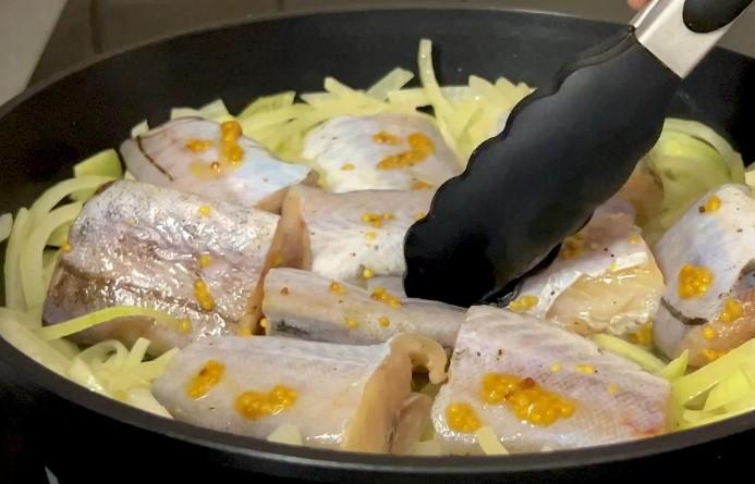 Купую минтай та готую незвичайно. Ніжна, соковита та ароматна рибка на сковороді