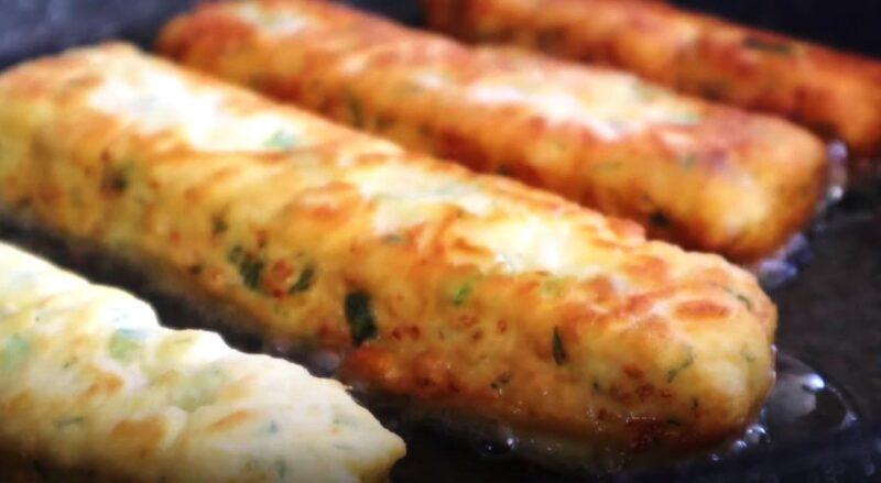 Склянка кефіру та 2 яйця. Смачні сирні палички із доступних продуктів