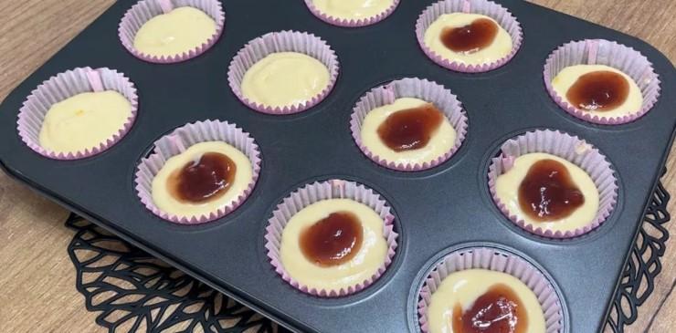 Півсклянки йогурту, яйце, варення: готую кекси до чаю