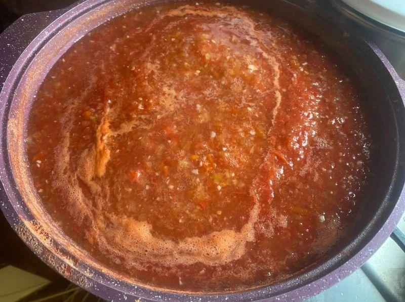 Чудово смачний соус, який я закриваю щороку. Смачніший за будь-які кетчупи