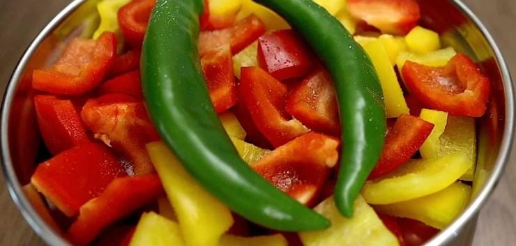 М'ясо у власному соку з овочами. Нічого складного, і продукти прості