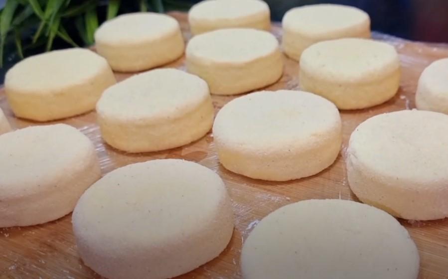 Ні грама борошна. Такі сирники готую 2 рази на тиждень і не вистачає