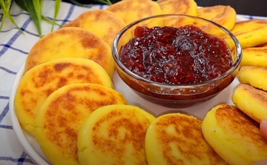 Ні грама борошна. Такі сирники готую 2 рази на тиждень і не вистачає