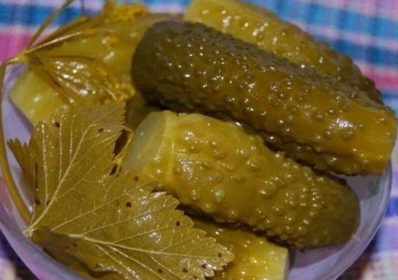 Бочкові огірки на зиму. Простий рецепт: без стерилізації та цукру
