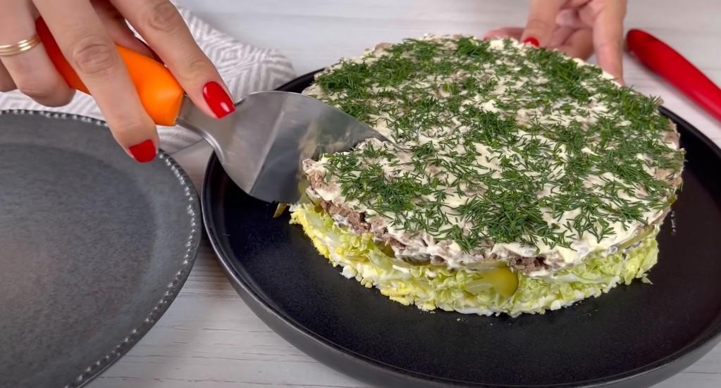 Легкий, соковитий, хрумкий салат: їм і не можу зупинитися