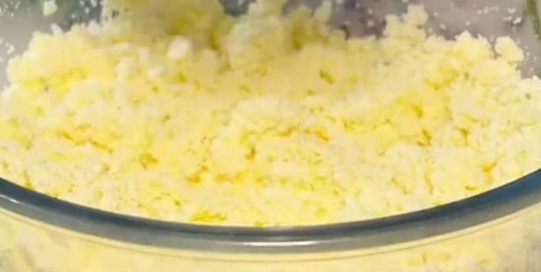Одного листа було мало – з'їли за хвилину, ніби й не було: сирні трубочки з начинкою