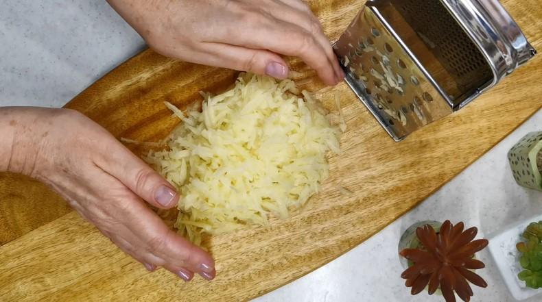 У мене всі кабачки зараз йдуть на смачні котлети. Частину з'їдаємо відразу, решту в морозилку та взимку їмо