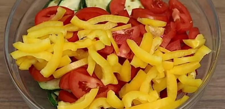 Легкий салат з кабачками. Спробувала якось, тепер улюблений рецепт