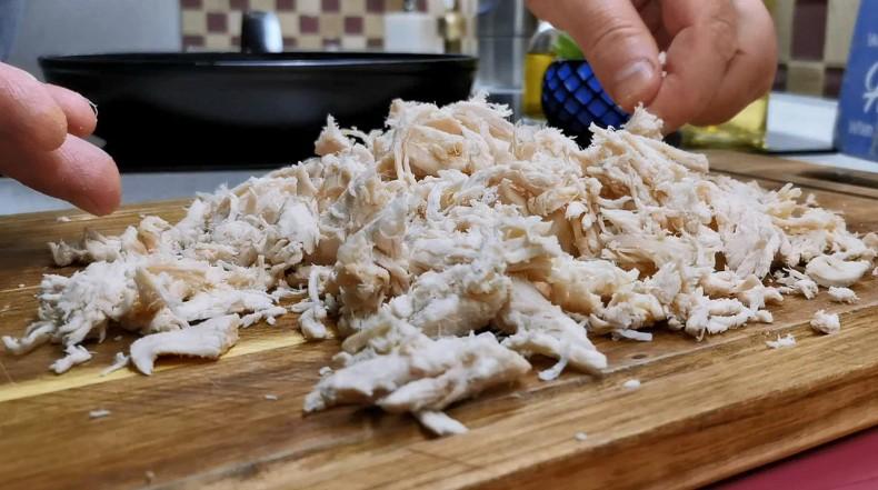 Готуємо два приголомшливі салати одночасно