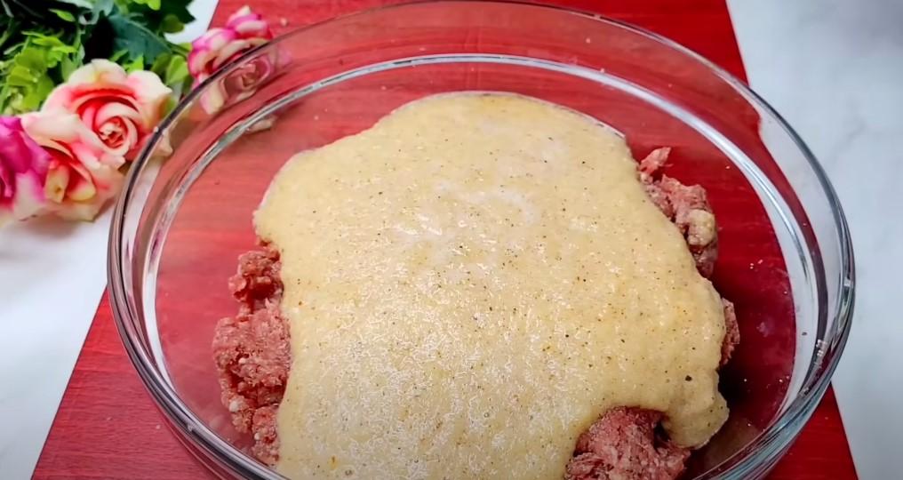 Візьміть фарш та манку. Котлети смачніші в житті не куштувала