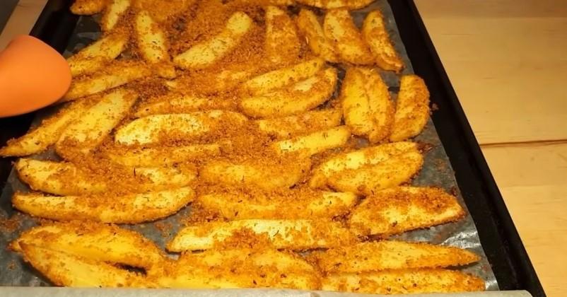 Запечена картопля часточками в хрумкій паніровці