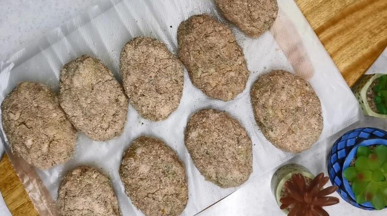 Усі кабачки зараз пускаємо на найсмачніші котлети. Частину з'їдаємо відразу, а решту на зиму морозимо
