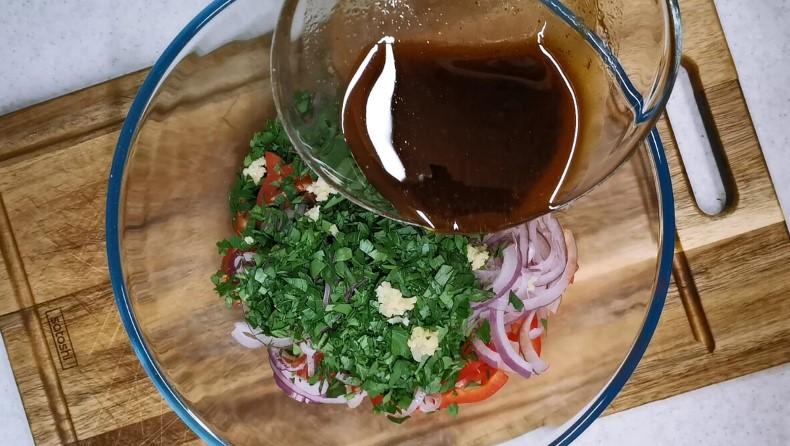 У мене всі баклажани зараз йдуть на цю закуску. Готую нашвидкуруч