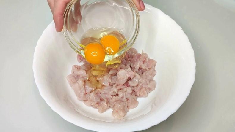 З курячого філе готую цілу купу соковитих котлет без м'ясорубки