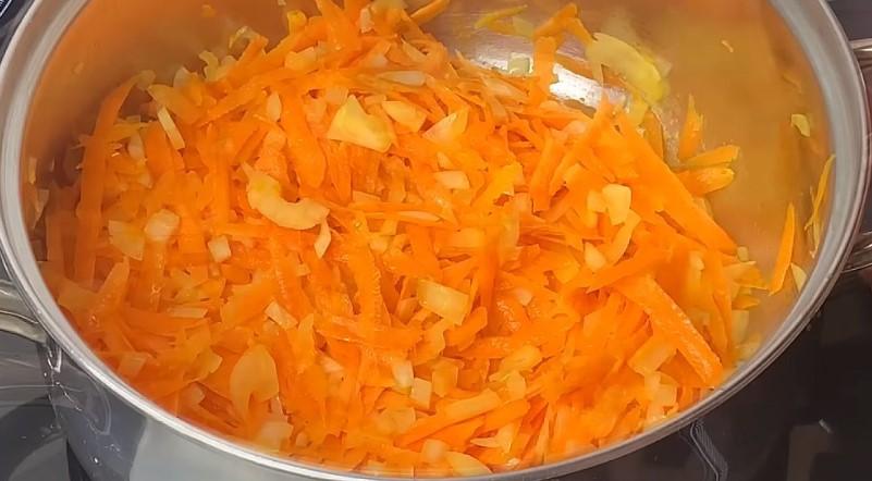 Зігріваючий вершковий суп з кабачками без м'яса