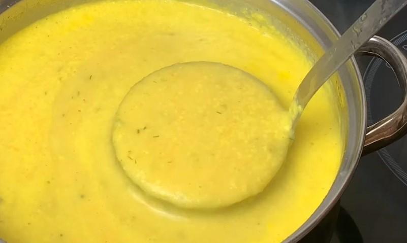 Зігріваючий вершковий суп з кабачками без м'яса