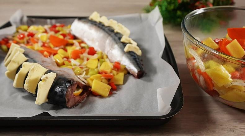 Скумбрія з овочами в духовці. Найсмачніший і найпопулярніший варіант приготування цієї риби