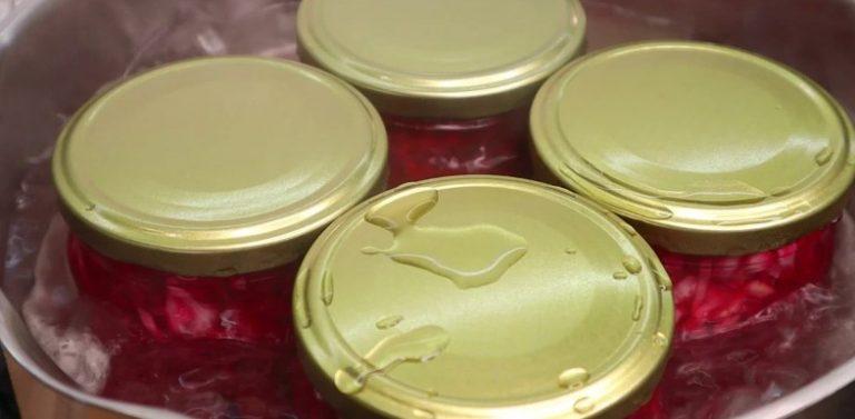 Бережу цю мариновану капусту з цікавою ноткою при кімнатній температурі! Готується швидко, просто, залишається хрумкою