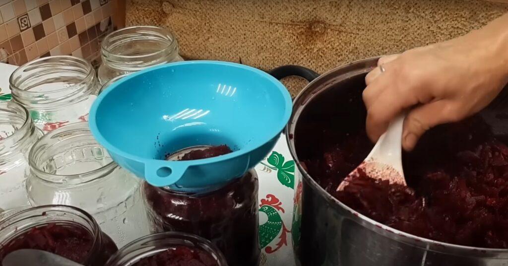 Усього три інгредієнти і готово. Борщова заправка на зиму