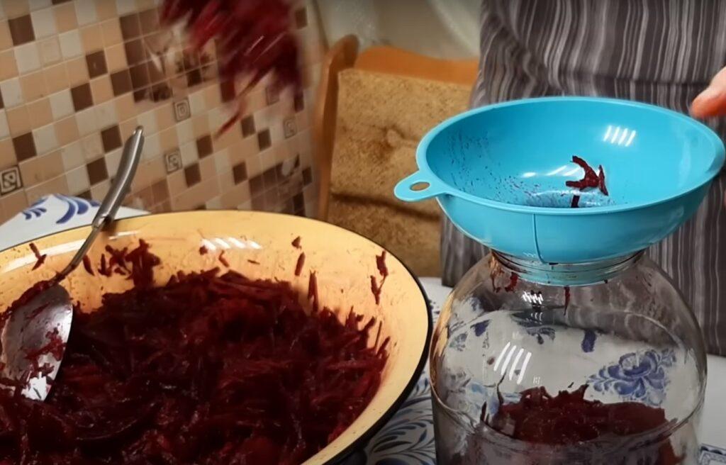 Таких смачних буряків ви ще не їли. Як приготувати корисний квашений буряк