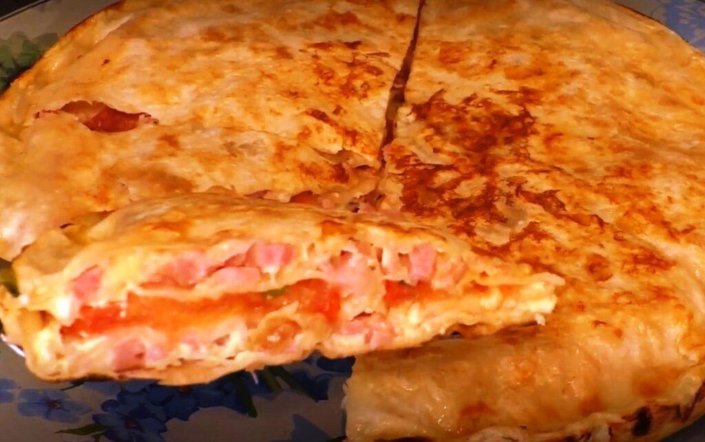 Відмінний варіант для перекусу. Пиріг з лаваша на сковороді